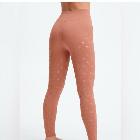 Fabletics SculptKnit High-Waisted 7/8
Leggings Medium in Toffee EUC 128 - Picture 2 of 3